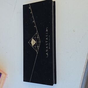 Anastasia Beverly hills prism eyeshadow palette